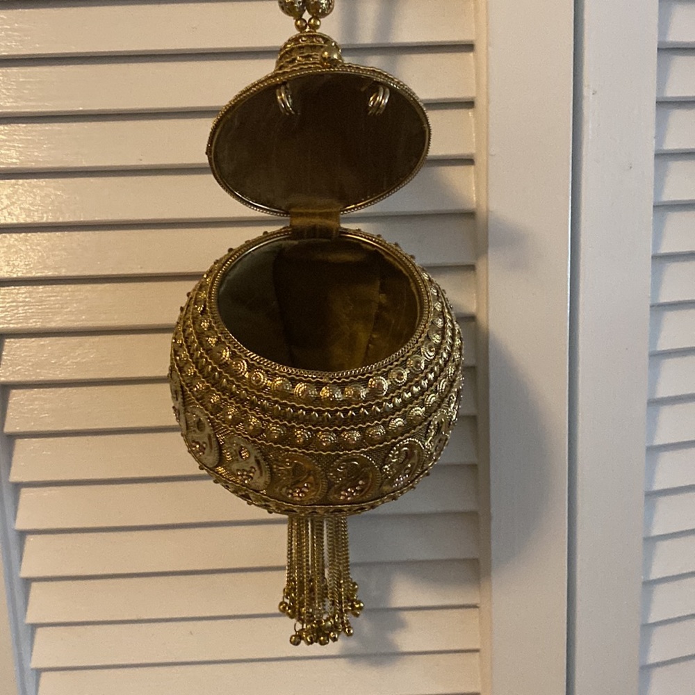 One of a Kind ball shaped purse - Picture 6 of 12